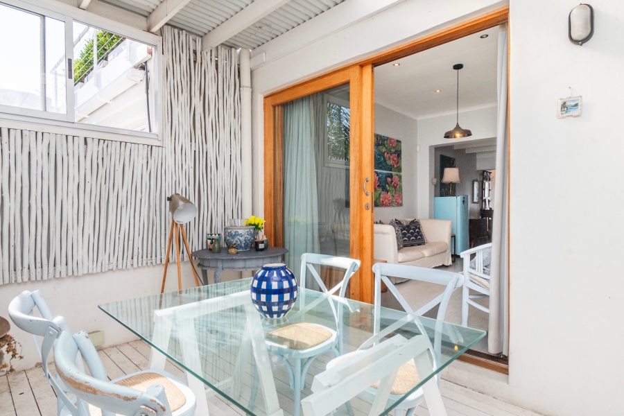 To Let 2 Bedroom Property for Rent in Green Point Western Cape